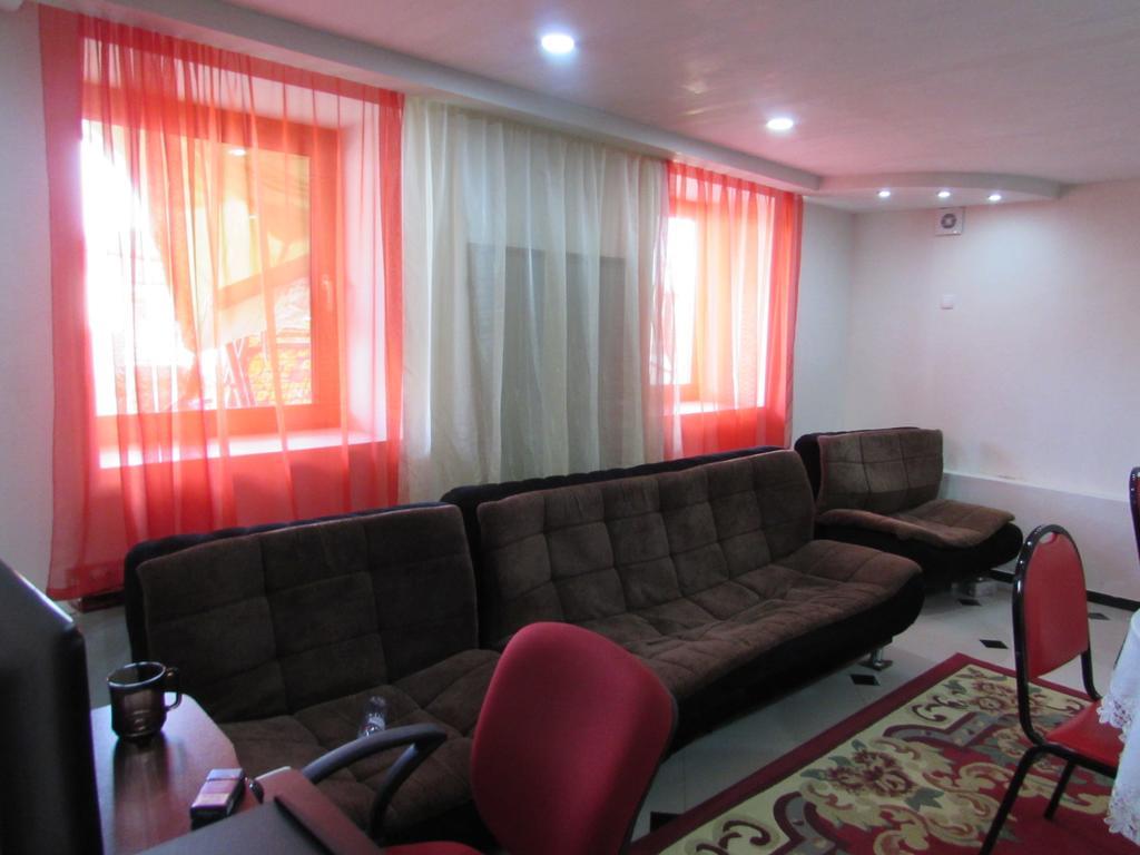 Guest House Nona คูทายสิ ภายนอก รูปภาพ