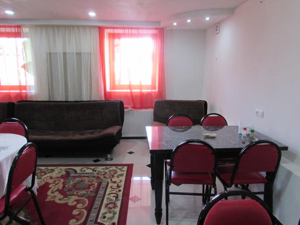 Guest House Nona คูทายสิ ภายนอก รูปภาพ
