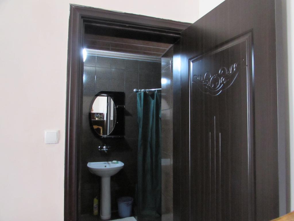 Guest House Nona คูทายสิ ภายนอก รูปภาพ