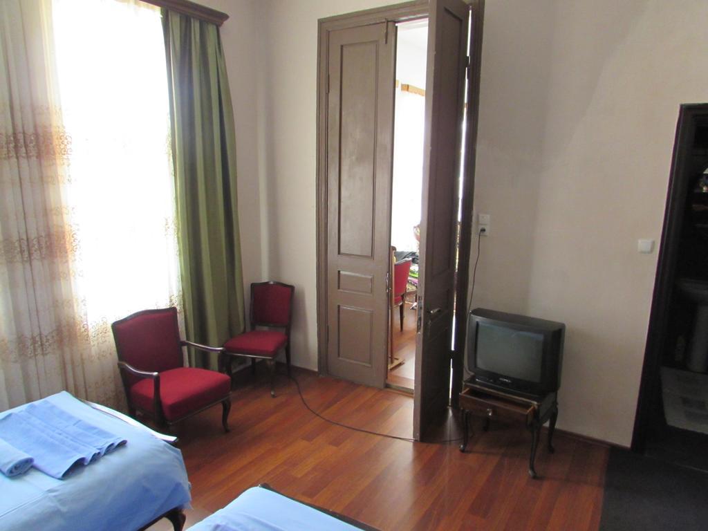 Guest House Nona คูทายสิ ภายนอก รูปภาพ
