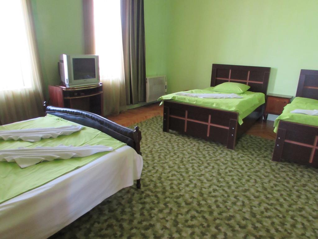 Guest House Nona คูทายสิ ภายนอก รูปภาพ