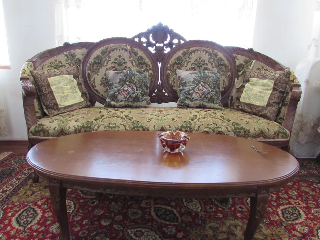 Guest House Nona คูทายสิ ภายนอก รูปภาพ