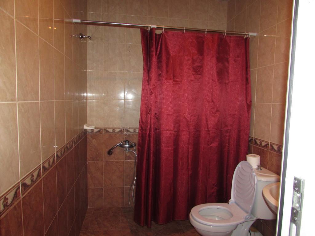 Guest House Nona คูทายสิ ภายนอก รูปภาพ