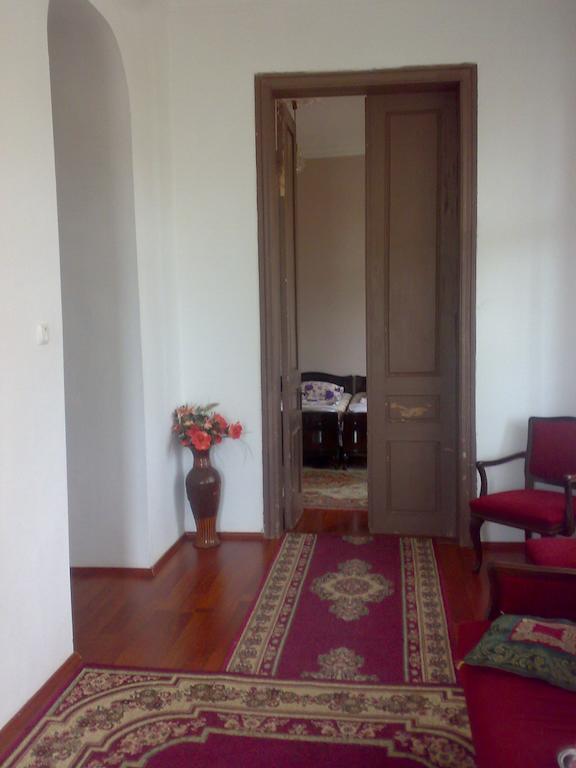 Guest House Nona คูทายสิ ภายนอก รูปภาพ