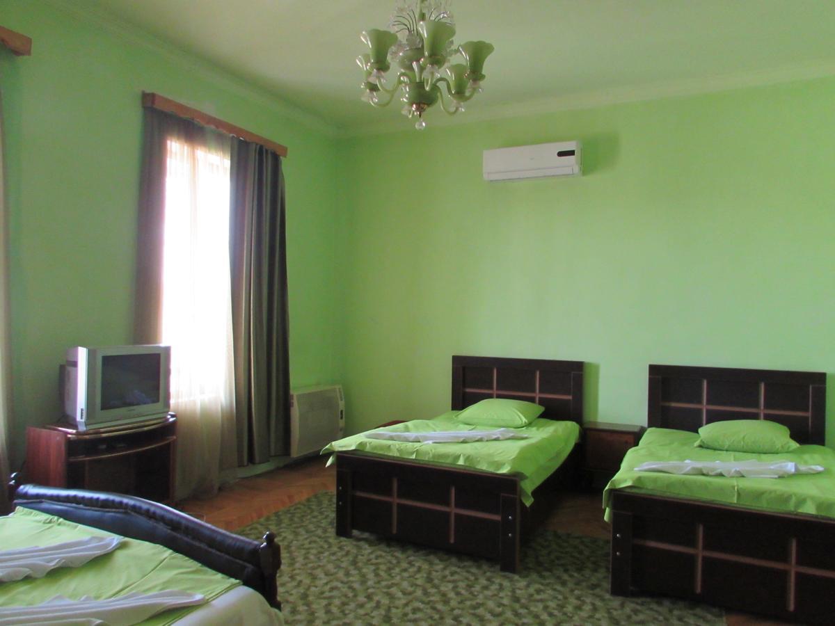 Guest House Nona คูทายสิ ภายนอก รูปภาพ